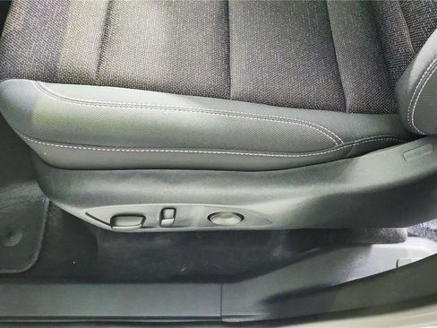 Used 2025 Chevrolet Traverse LT w/ Driver Confidence Package image 18