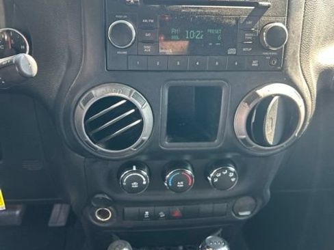 Used 2017 Jeep Wrangler Unlimited Sport w/ Connectivity Group AWD/4WD image 16