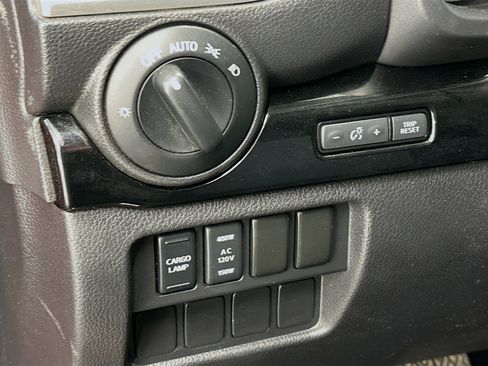 Used 2020 Nissan Titan SV w/ SV Convenience Package image 17