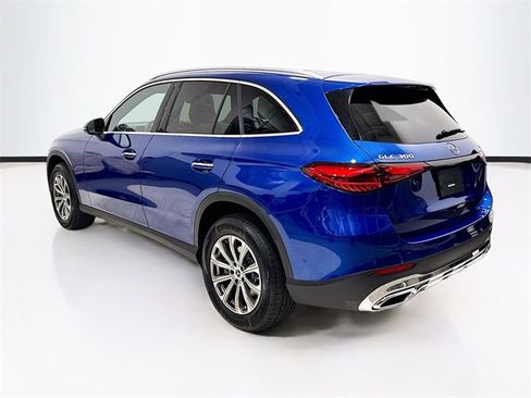 Used 2025 Mercedes-Benz GLC 300 4MATIC image 7