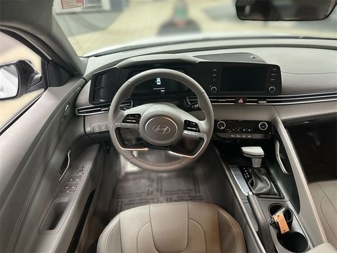 Used 2025 Hyundai Elantra Sport image 12