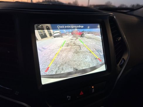 Used 2022 Jeep Cherokee Trailhawk w/ Comfort/Convenience Group image 20