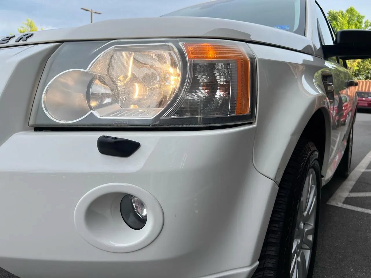 Used 2010 Land Rover LR2 HSE AWD/4WD image 4