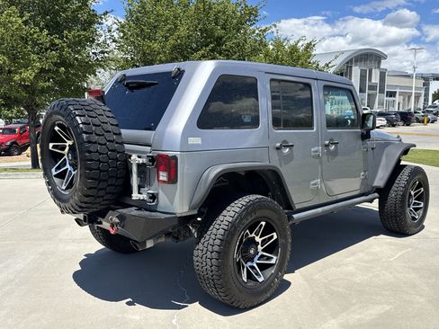 Used 2018 Jeep Wrangler Unlimited Rubicon w/ Connectivity Group AWD/4WD image 5