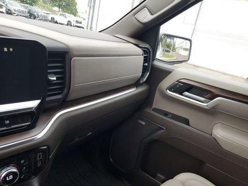 Used 2025 GMC Sierra 1500 SLT w/ SLT Premium Plus Package AWD/4WD image 27