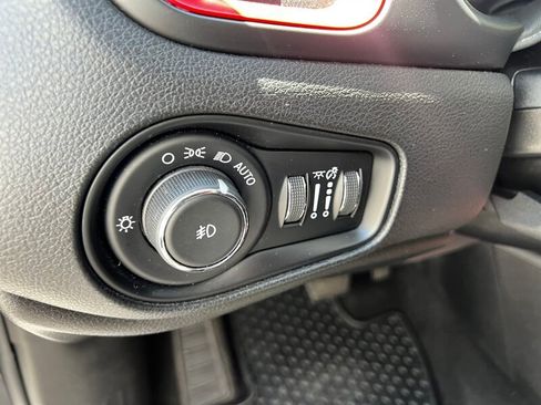 Used 2018 Jeep Renegade Trailhawk AWD/4WD image 25