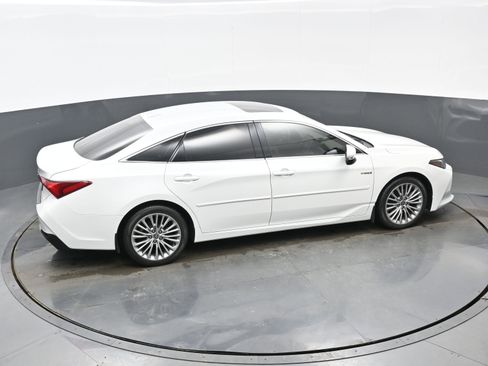 Used 2021 Toyota Avalon Limited image 43