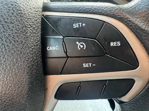 Used 2018 Jeep Cherokee Latitude image 18