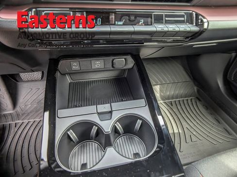 Used 2025 Toyota Prius Plug-In Hybrid image 18