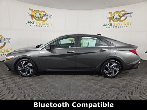 Used 2025 Hyundai Elantra Limited FWD image 4