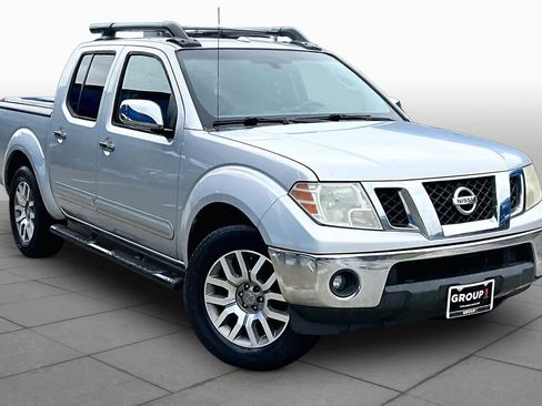 Used 2011 Nissan Frontier SL RWD image 2
