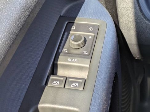 New 2025 Volkswagen ID. Buzz Pro S RWD image 25
