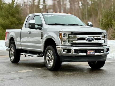 Used 2019 Ford F250 Lariat w/ Chrome Package image 5