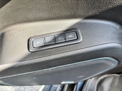 Used 2019 GMC Yukon XL SLT AWD/4WD image 16