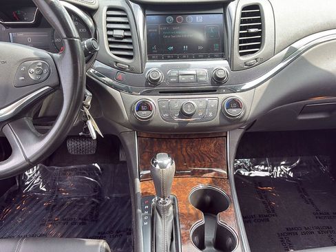 Used 2014 Chevrolet Impala LT w/ Convenience Package FWD image 13
