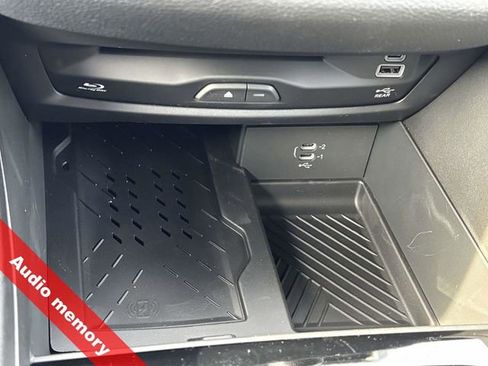 New 2026 Chrysler Pacifica Limited w/ Uconnect Theater Family Group image 35