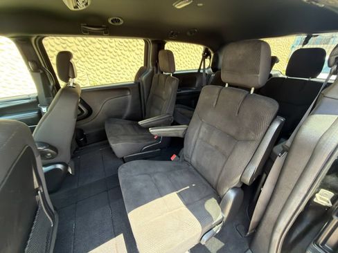 Used 2019 Dodge Grand Caravan SE FWD image 17