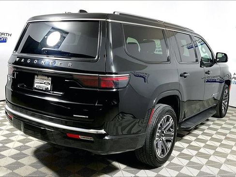 Used 2024 Jeep Wagoneer Series II w/ Flexible Seating Group RWD image 9
