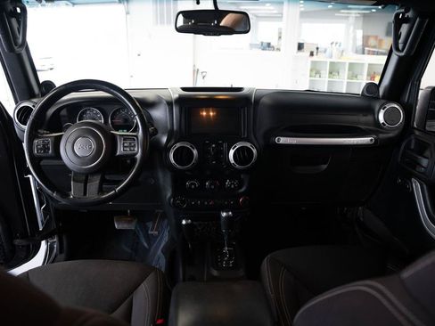 Used 2014 Jeep Wrangler Unlimited Rubicon w/ Connectivity Group AWD/4WD image 14