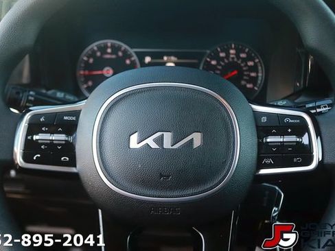 Certified 2023 Kia Sorento LX AWD/4WD image 19
