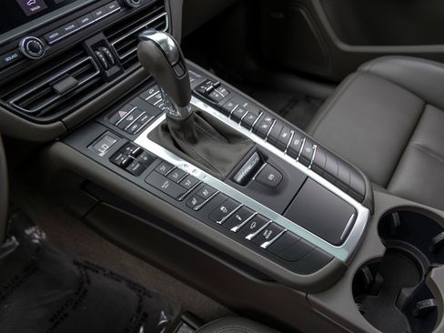 Certified 2021 Porsche Macan GTS AWD/4WD image 39