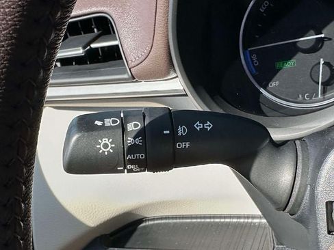 Used 2023 Toyota Sienna Platinum AWD/4WD image 43