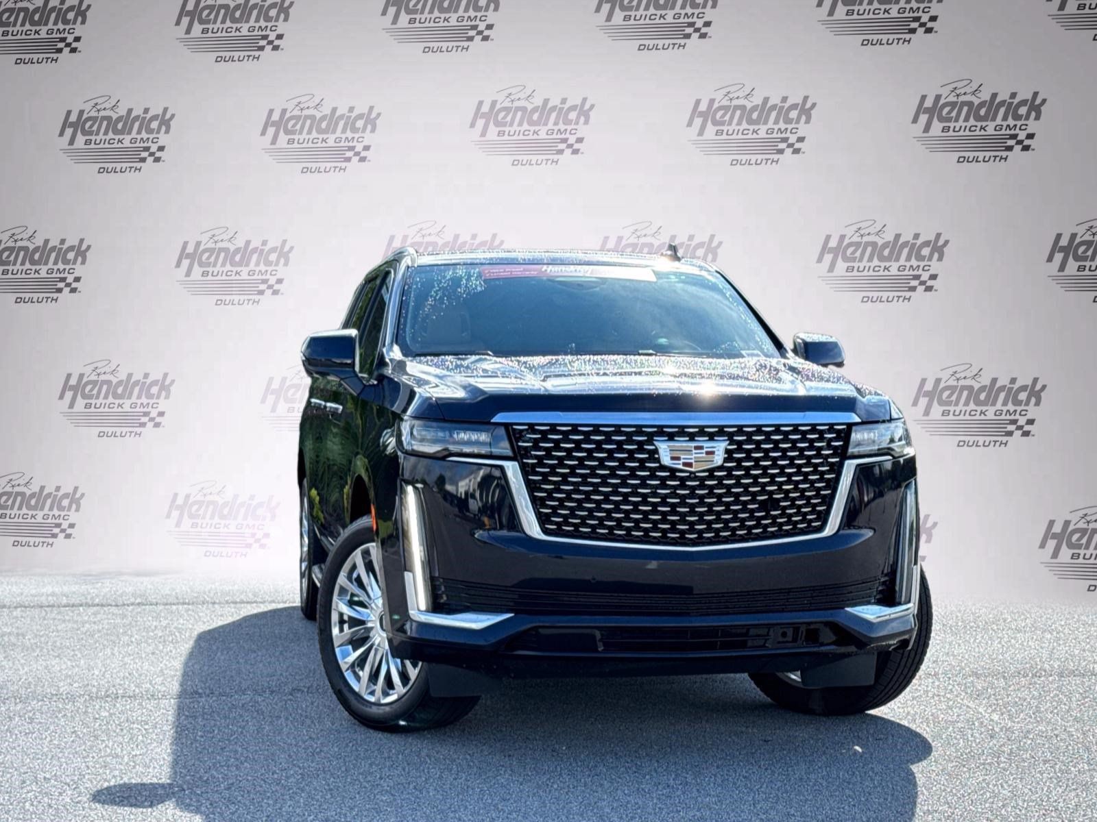 Used 2022 Cadillac Escalade ESV Premium Luxury w/ Performance Package AWD/4WD image 2
