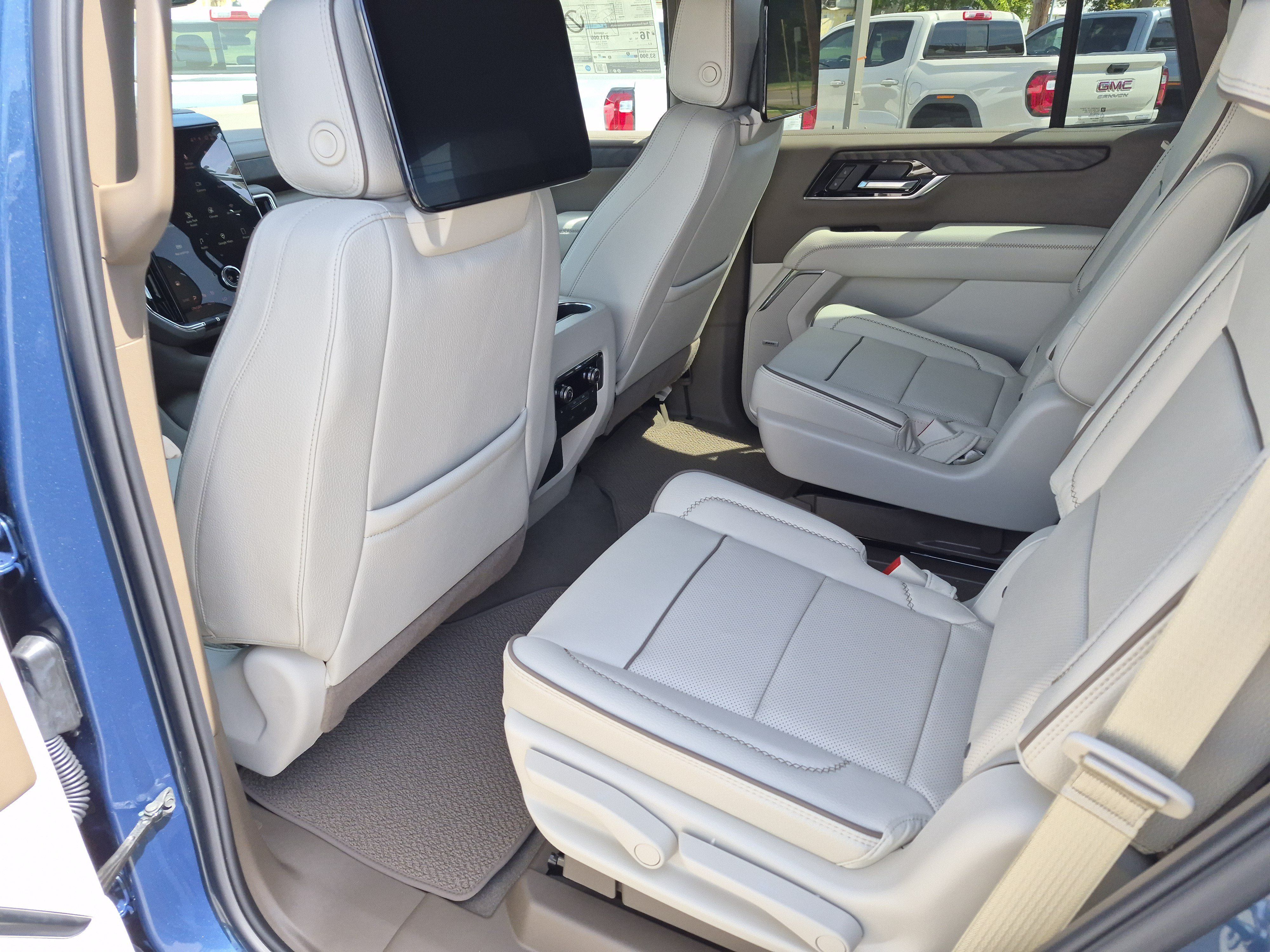 New 2026 GMC Yukon Denali w/ Denali Reserve Package AWD/4WD image 6