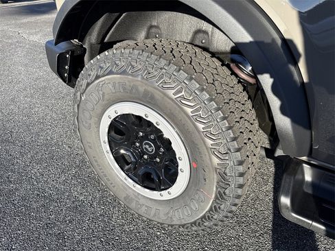 New 2025 Ford Bronco Outer Banks w/ Sasquatch Package image 18