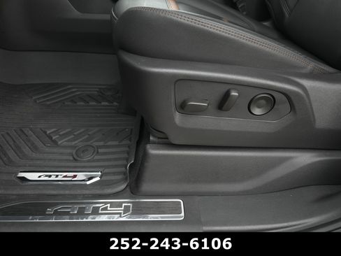 Used 2025 GMC Sierra 1500 AT4 w/ AT4 Premium Package AWD/4WD image 11