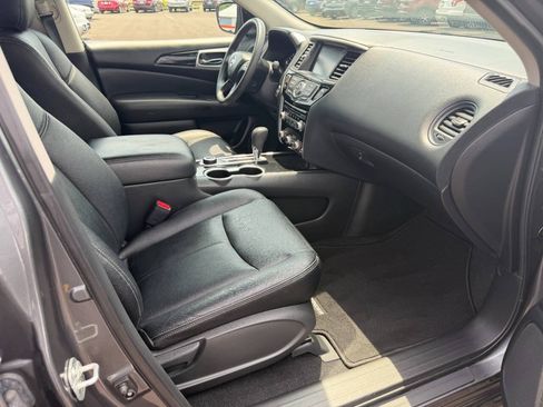 Used 2020 Nissan Pathfinder S AWD/4WD image 16
