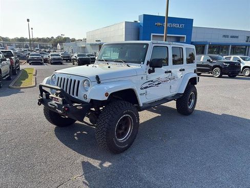Used 2014 Jeep Wrangler Unlimited Sahara w/ Max Tow Package image 3