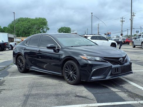 Used 2021 Toyota Camry SE FWD image 1