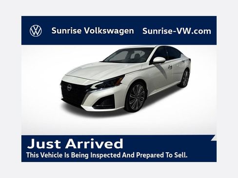 Used 2024 Nissan Altima 2.5 SL FWD image 1