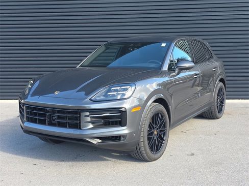 Used 2025 Porsche Cayenne image 1