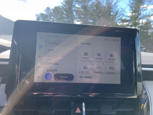 Used 2025 Toyota Corolla LE image 23