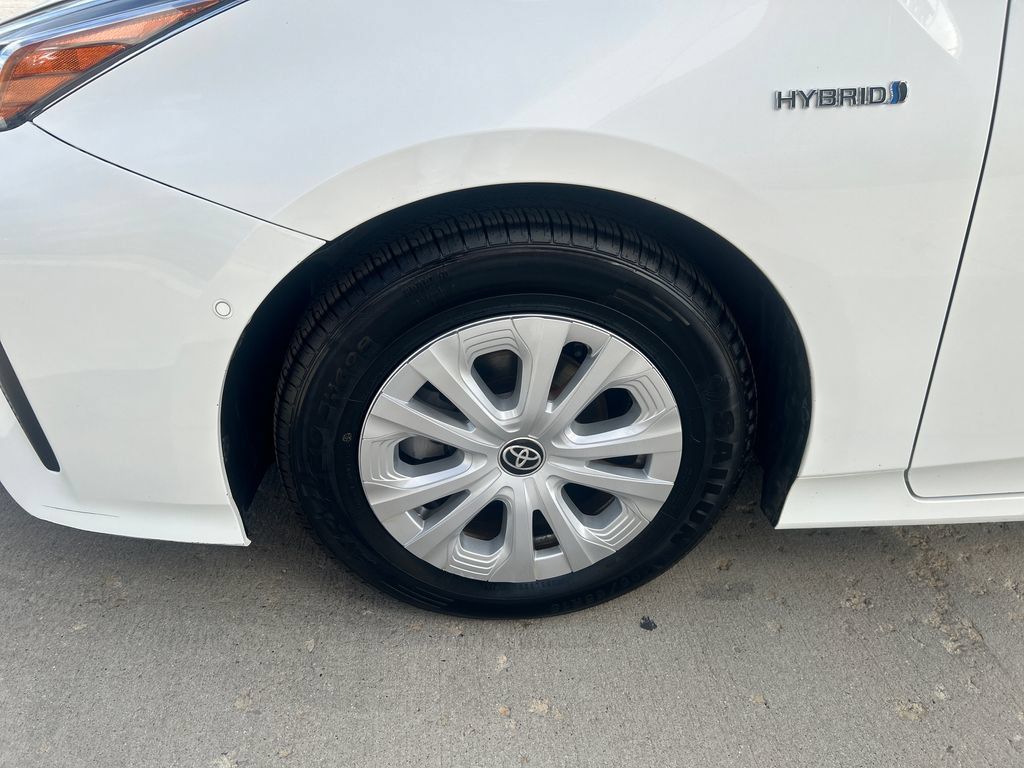Used 2022 Toyota Prius LE FWD image 16