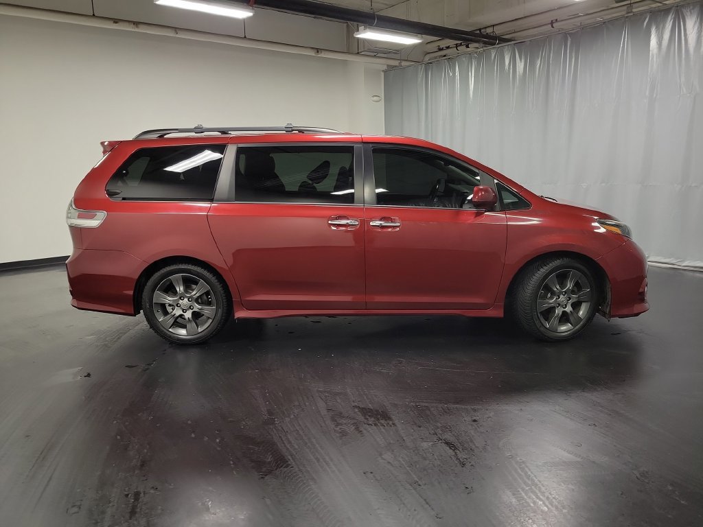 Used 2015 Toyota Sienna SE FWD image 9