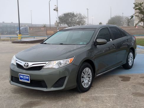 Used 2013 Toyota Camry LE image 8