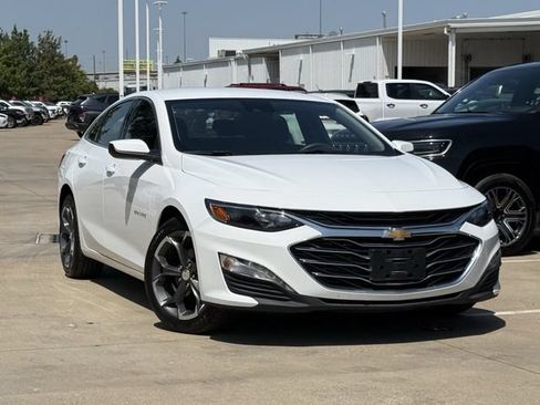 Used 2024 Chevrolet Malibu LT FWD image 2