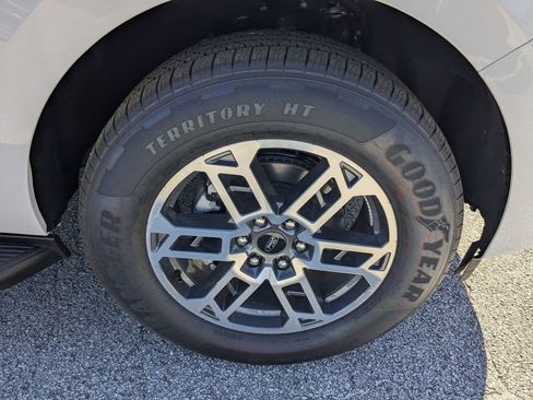 New 2026 Ford Expedition Active image 11