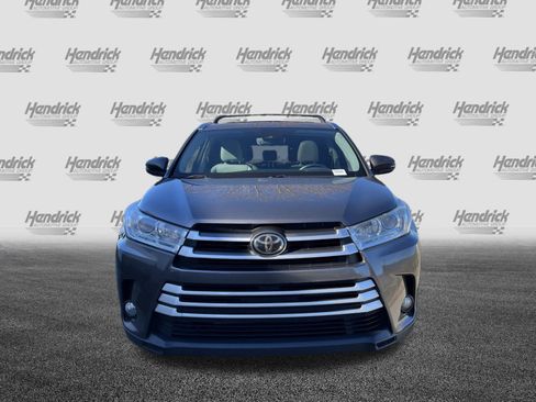 Used 2017 Toyota Highlander XLE image 3