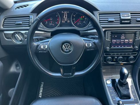 Used 2018 Volkswagen Passat 2.0T SE image 14