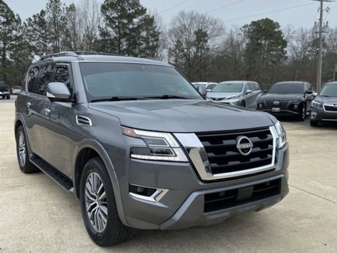 Used 2023 Nissan Armada SL w/ Captain's Chairs Package image 3
