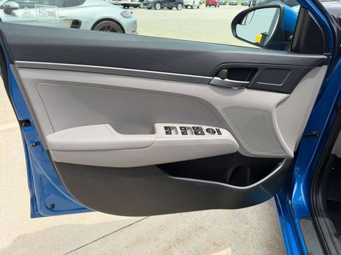 Used 2018 Hyundai Elantra SE FWD image 18