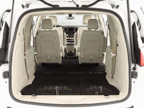 Used 2021 Chrysler Voyager Lxi FWD image 27