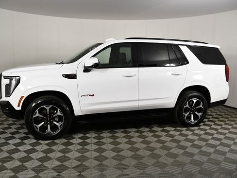Used 2025 GMC Yukon AT4 AWD/4WD image 9