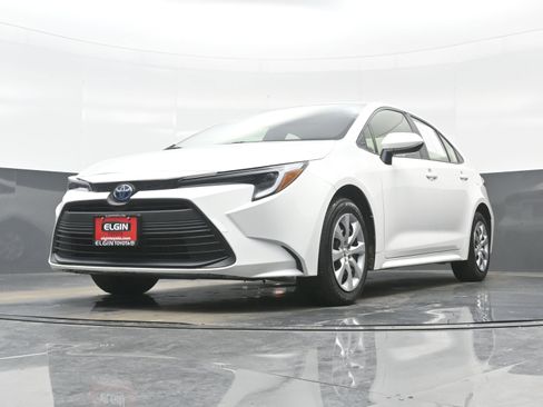 Used 2025 Toyota Corolla LE image 25