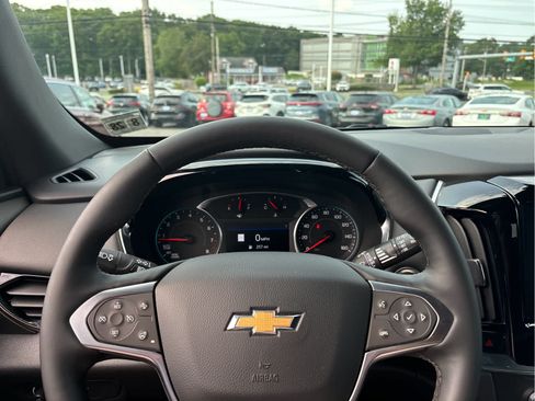 Certified 2023 Chevrolet Traverse LT w/ LT Premium Package AWD/4WD image 9