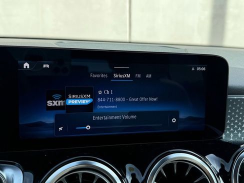 Used 2025 Mercedes-Benz GLB 250 image 8